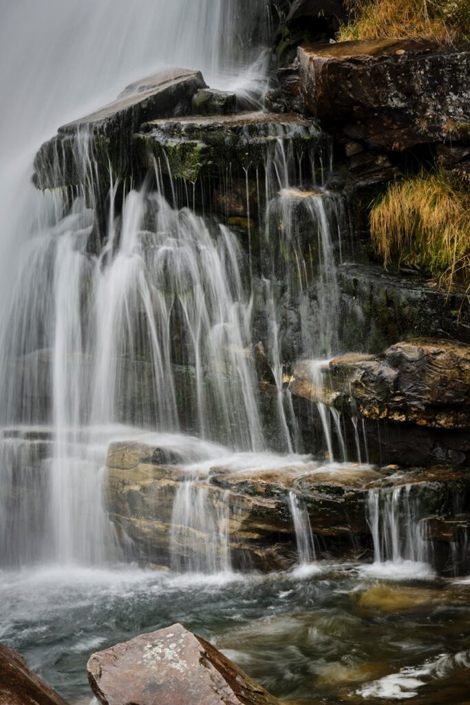 flowing water rock wallpaper Swish Cascades from the Rock 4K UHD Screen wallpaper – The Fantastic thing about Flowing Serenity