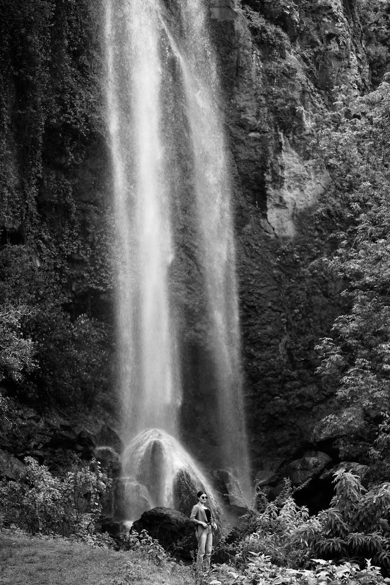 1 flowing water rock wallpaper flowing water rock wallpaper, Graceful Cascades from the Rock 4K UHD Wallpaper, nature water wallpapers UHD, peaceful waterfall backgrounds, waterfall rock wallpaper 4K Swish Cascades from the Rock 4K UHD Screen wallpaper – The Fantastic thing about Flowing Serenity